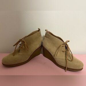 Women's Tan Wedge Ankle Boots
Size 8.5